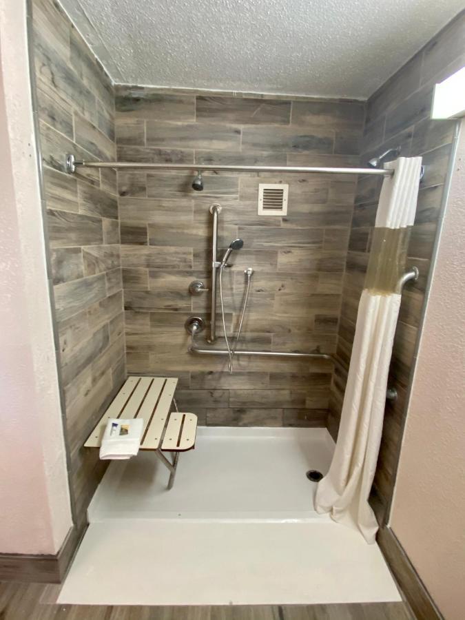 6 Marianna, Fl Hotel