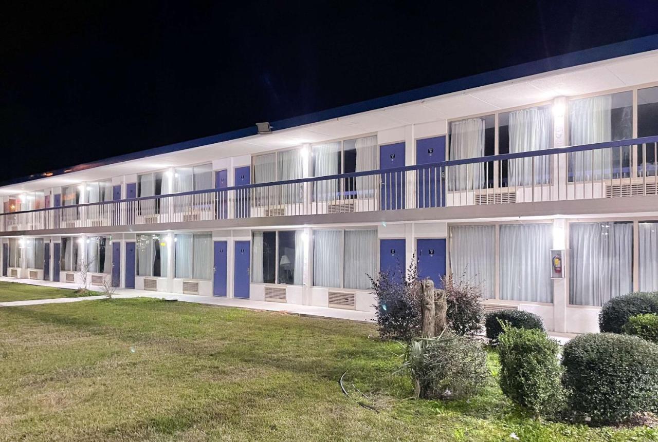 6 Marianna, Fl Hotel