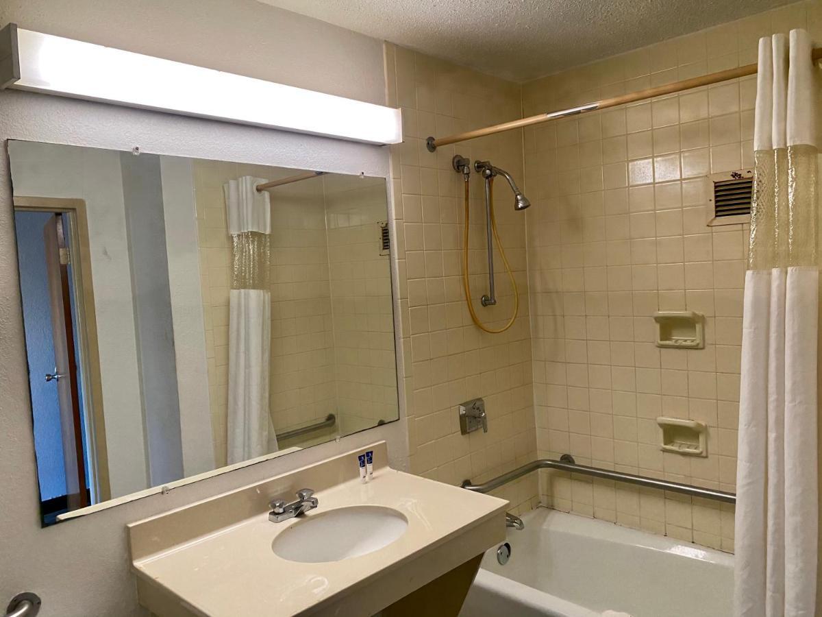 6 Marianna, Fl Hotel 2*